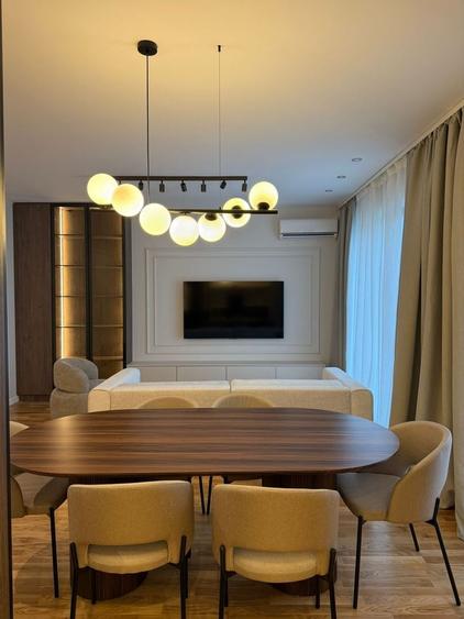 Apartament cu 3 camere semidecomandat, mobilat în P-ta Presei Libere