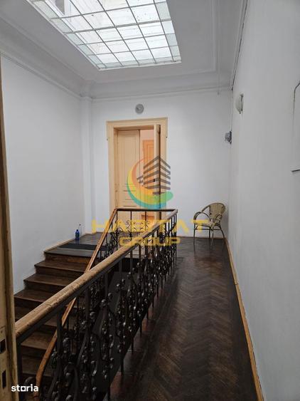 Apartament cu 6 camere, mobilat în Victoriei