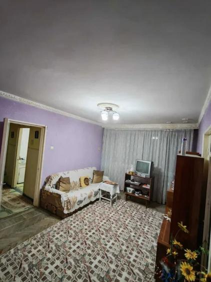 Apartament cu 3 camere semidecomandat în Micro 16