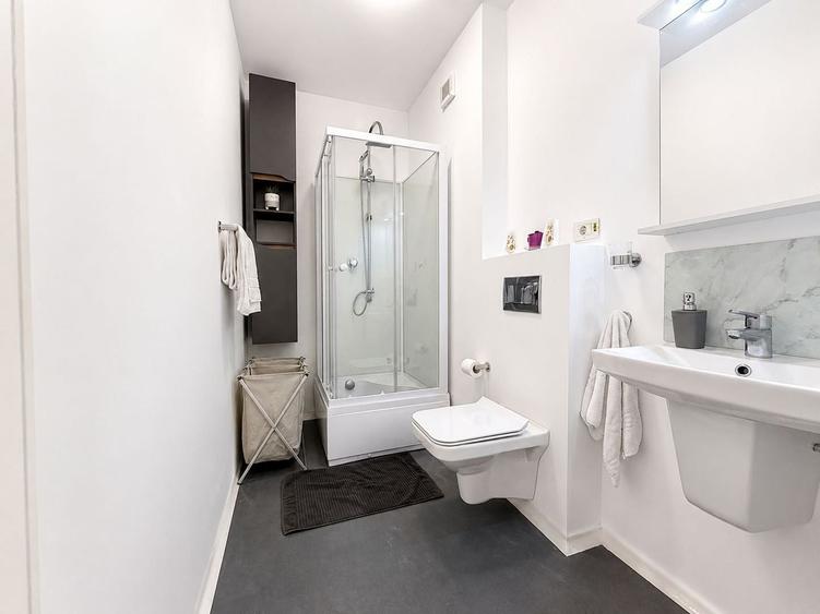 Apartament cu 3 camere decomandat, mobilat în Central