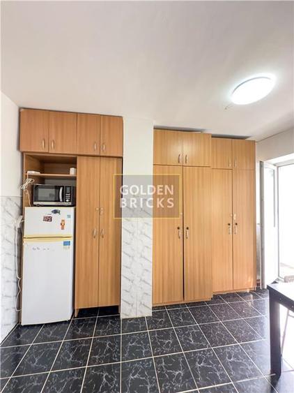 Apartament cu 3 camere semidecomandat, mobilat în Aviației