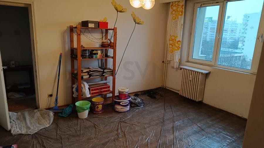 Apartament cu 3 camere semidecomandat în Grivița
