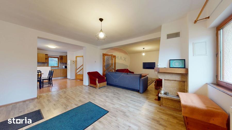 Casă cu 7 camere cu Teren 986 Mp în Plaiul Foii