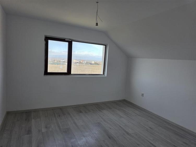 Casă individuală cu 4 camere cu Teren 500 Mp în Bod