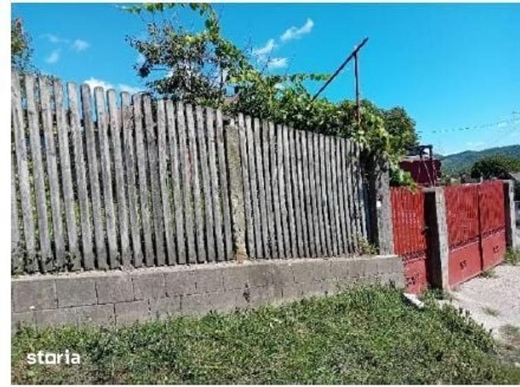 Casă cu 2 camere cu Teren 493 Mp în Brănești