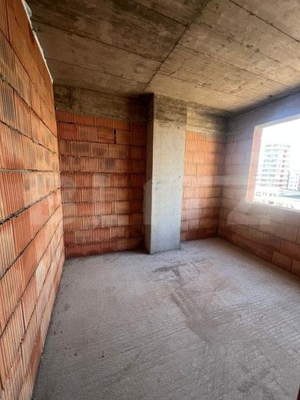 Apartament cu 3 camere semidecomandat în Între Lacuri