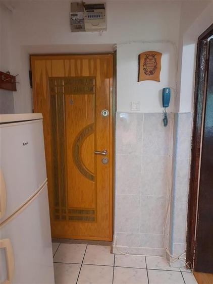 Apartament cu 2 camere semidecomandat, mobilat în Podu Roș