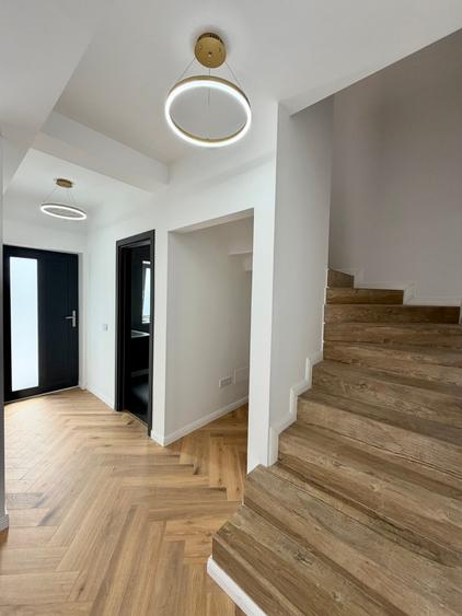 Duplex cu 4 camere cu Canalizare în Bucium