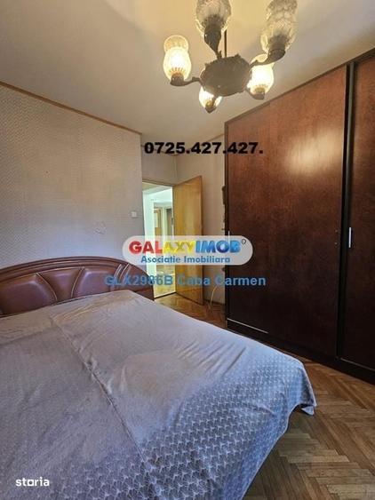 Apartament cu 3 camere decomandat în Bănești