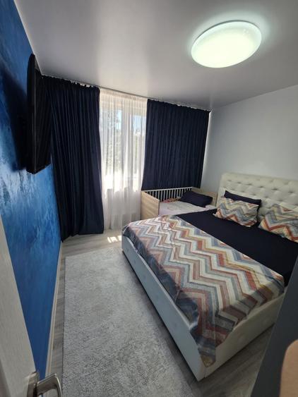 Apartament cu 3 camere semidecomandat în Sârbi