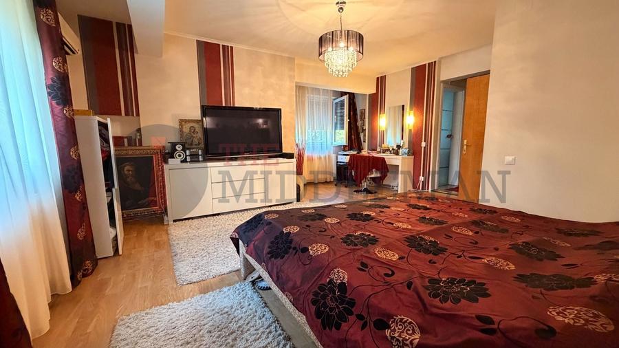 Apartament cu 5 camere decomandat, mobilat în Băneasa