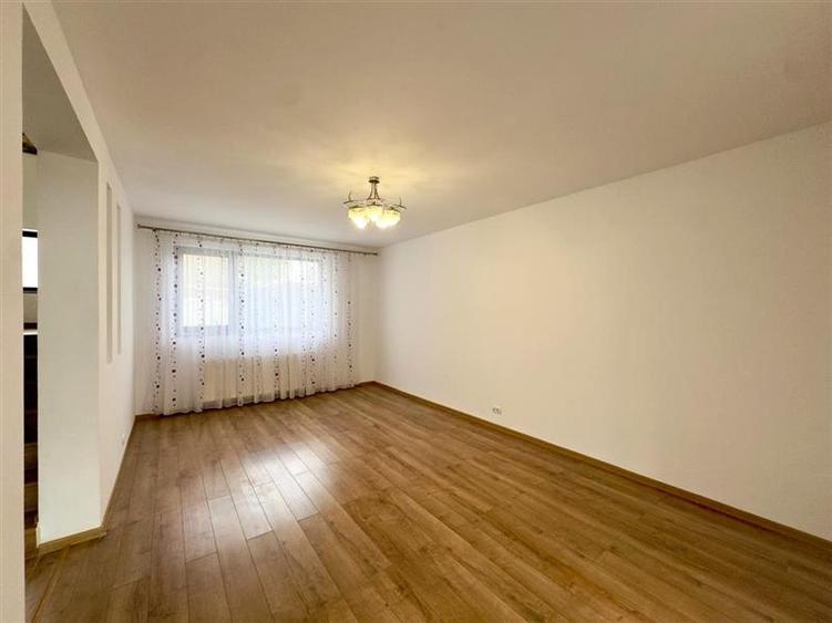 Duplex cu 4 camere cu Canalizare în Rediu