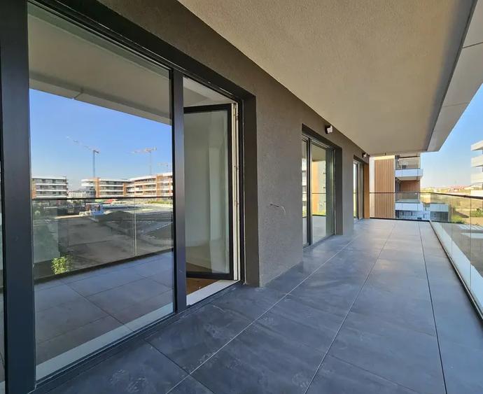 Apartament cu 3 camere decomandat în Theodor Pallady