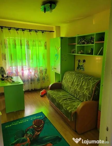 Apartament cu 3 camere decomandat în Narcisa