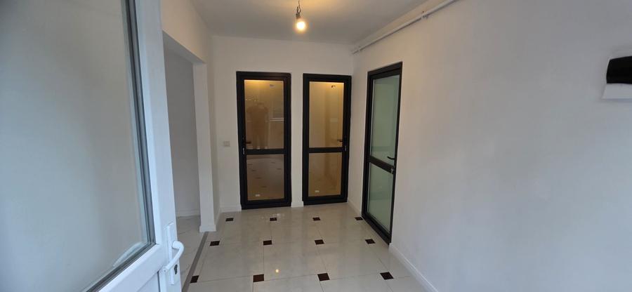 Apartament cu 3 camere semidecomandat în Bucureștii Noi