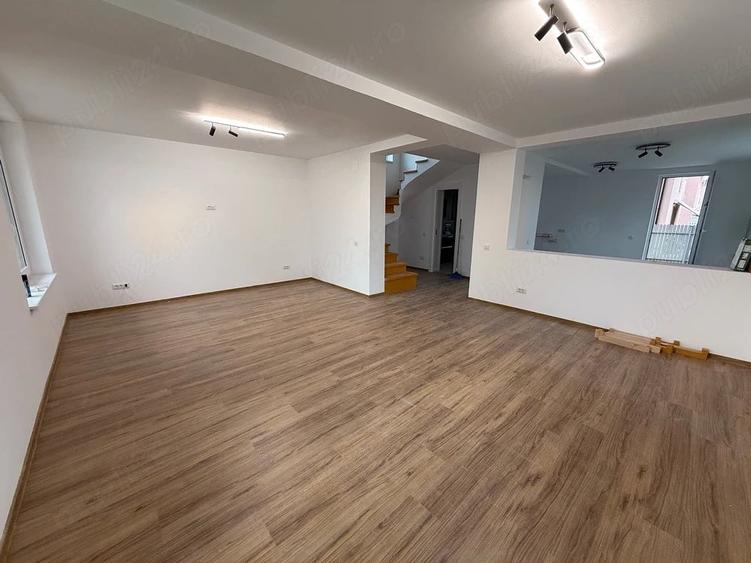 Casă cu 6 camere cu Teren 367 Mp în Săftica