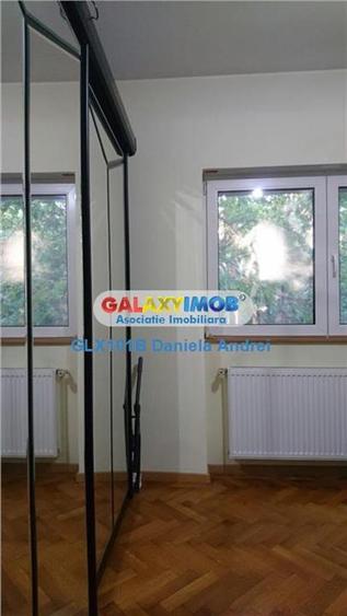 Apartament cu 3 camere decomandat, mobilat în Pajura