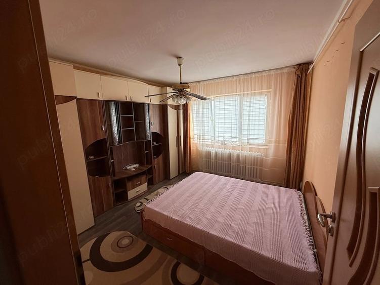 Apartament cu 3 camere semidecomandat în Tătărași