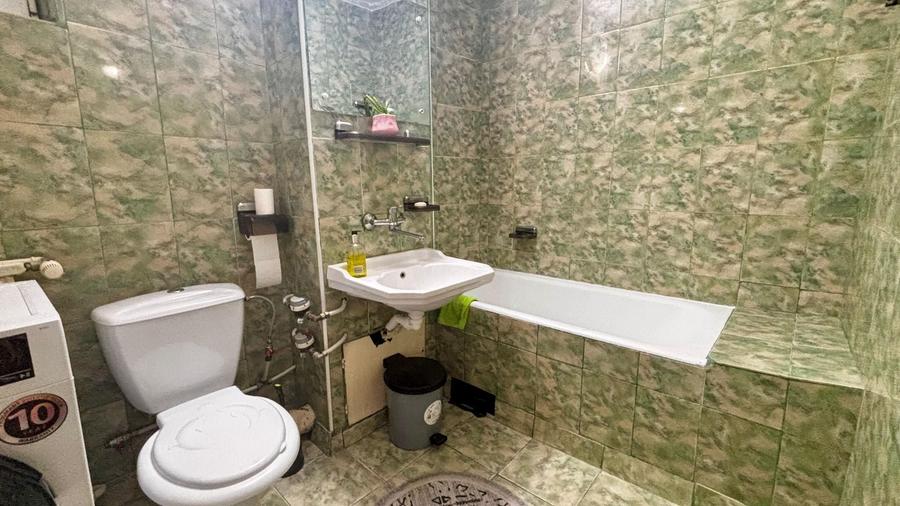 Apartament cu 3 camere decomandat, mobilat în B-dul București