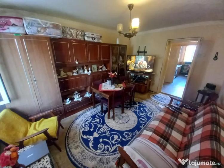Apartament cu 3 camere decomandat în Săsar