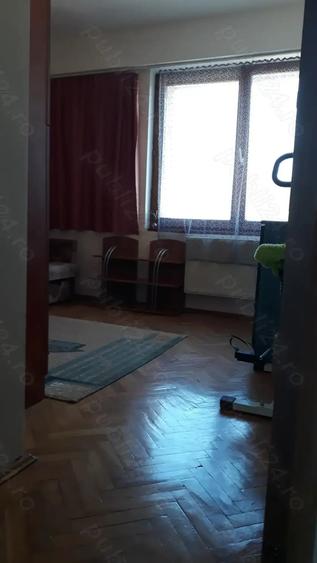 Apartament cu 3 camere decomandat în Tudor