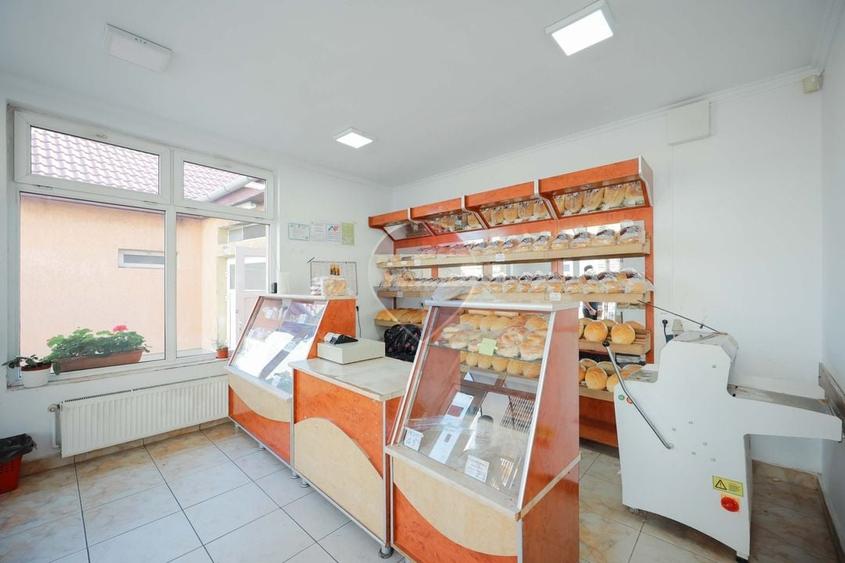 Spațiu comercial, de 300 mp, în Sânmartin