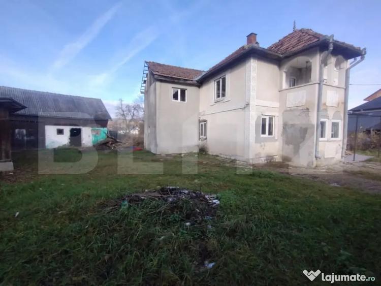Casă cu 5 camere cu Teren 1000 Mp în Central
