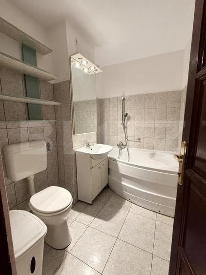 Apartament cu 4 camere decomandat, mobilat în Soarelui