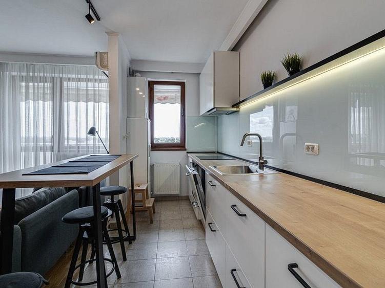 Apartament cu 3 camere semidecomandat, mobilat în Băneasa