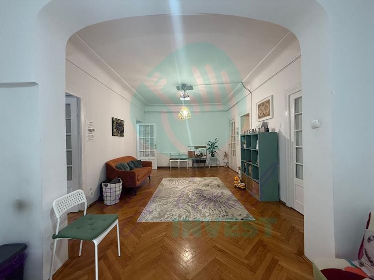 Apartament cu 5 camere semidecomandat în Armeneasca