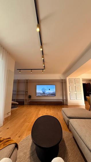 Apartament cu 3 camere semidecomandat, mobilat în Pipera