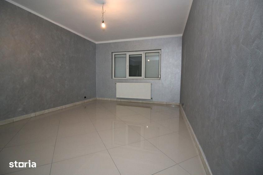 Apartament cu 3 camere decomandat în Est