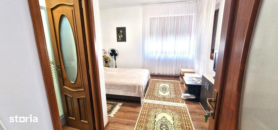 Casă cu 5 camere cu Teren 338 Mp în Sud