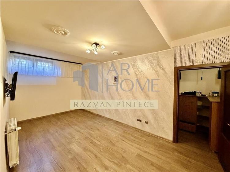 Casă individuală cu 11 camere cu Teren 370 Mp în Ultracentral