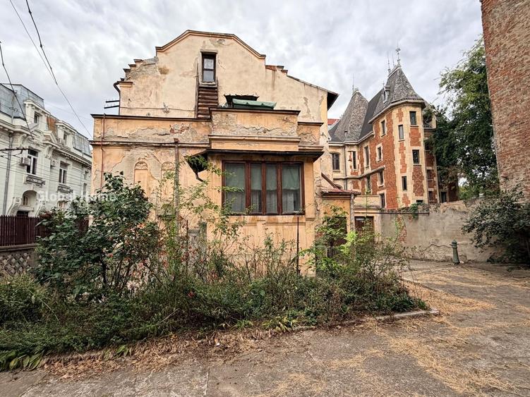 Casă individuală cu 5 camere cu Canalizare în P-ța Romană