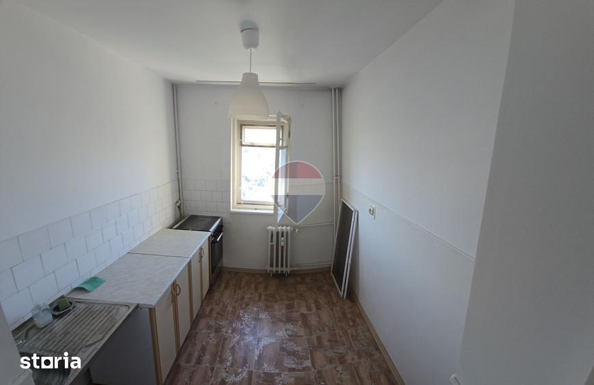 Apartament cu 3 camere decomandat, mobilat în Republicii