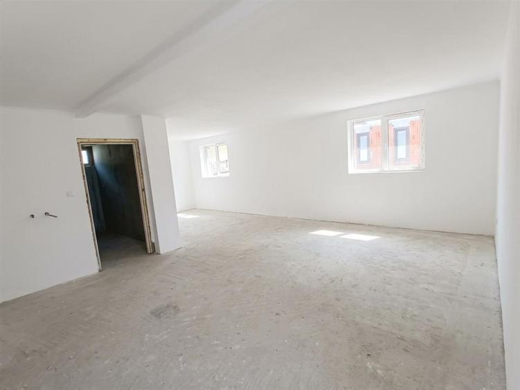 Casă individuală cu 3 camere cu Teren 300 Mp în Rontău