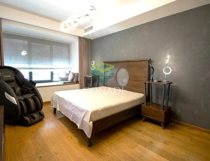 Duplex cu 7 camere cu Piscina în Iancu Nicolae