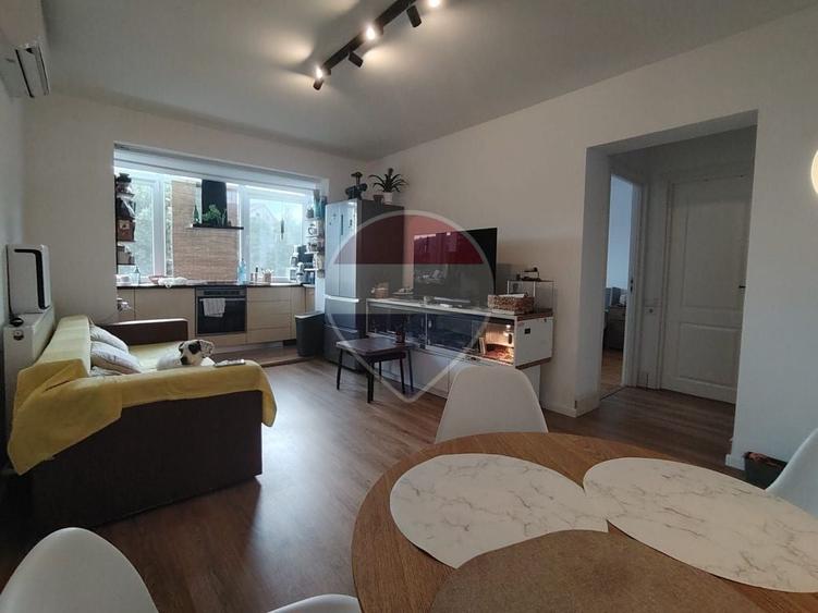 Apartament cu 3 camere decomandat în Săsar