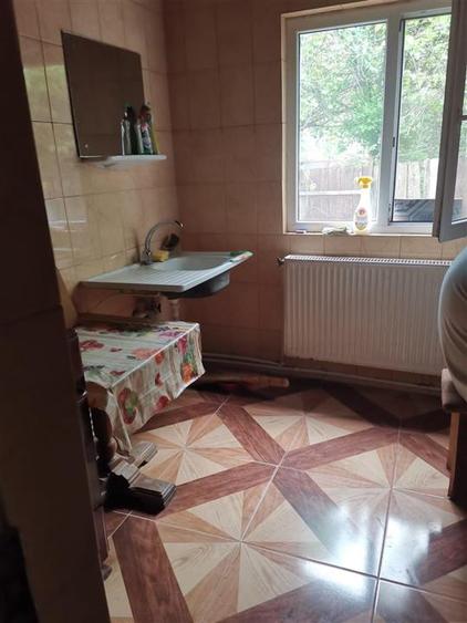 Casă individuală cu 2 camere cu Canalizare în Central