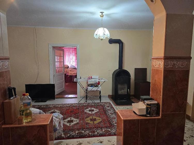 Casă cu 2 camere cu Teren 3040 Mp în Central