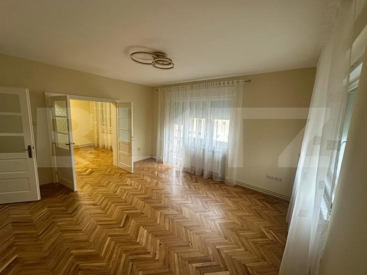 Apartament cu 4 camere decomandat în Titulescu