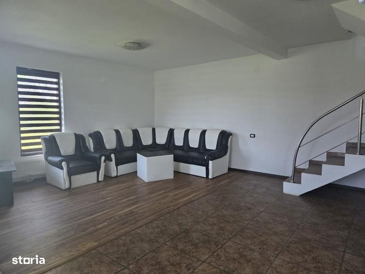 Casă cu 4 camere în Țițești