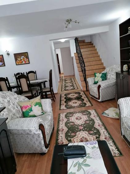 Casă cu 4 camere în Băleni