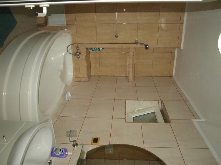 Apartament cu 3 camere decomandat în Complex Studențesc