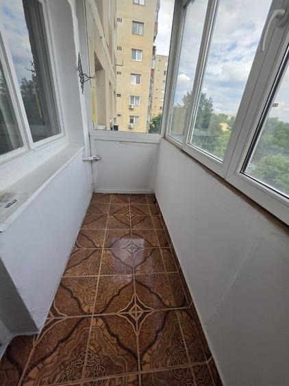 Apartament cu 3 camere decomandat în Zețarilor