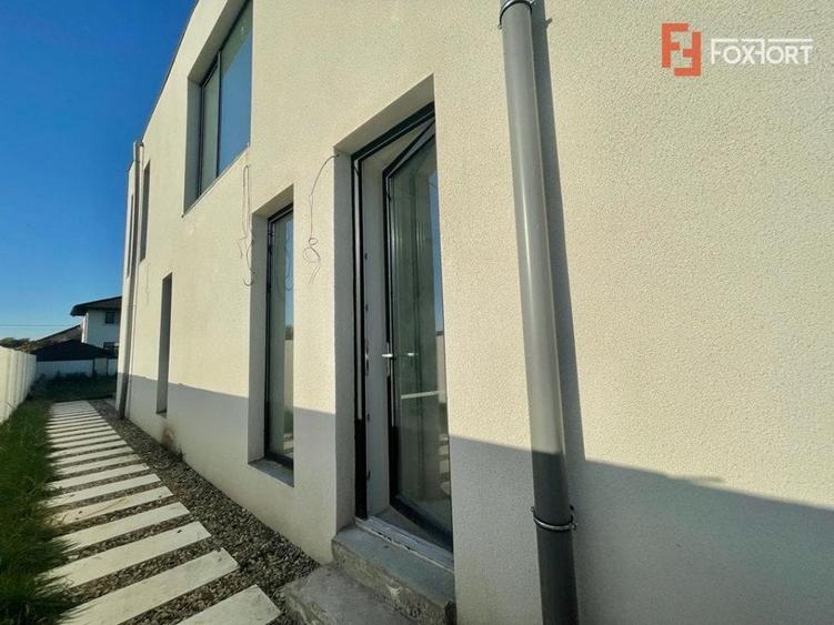 Duplex cu 5 camere cu Canalizare în Dumbrăvița