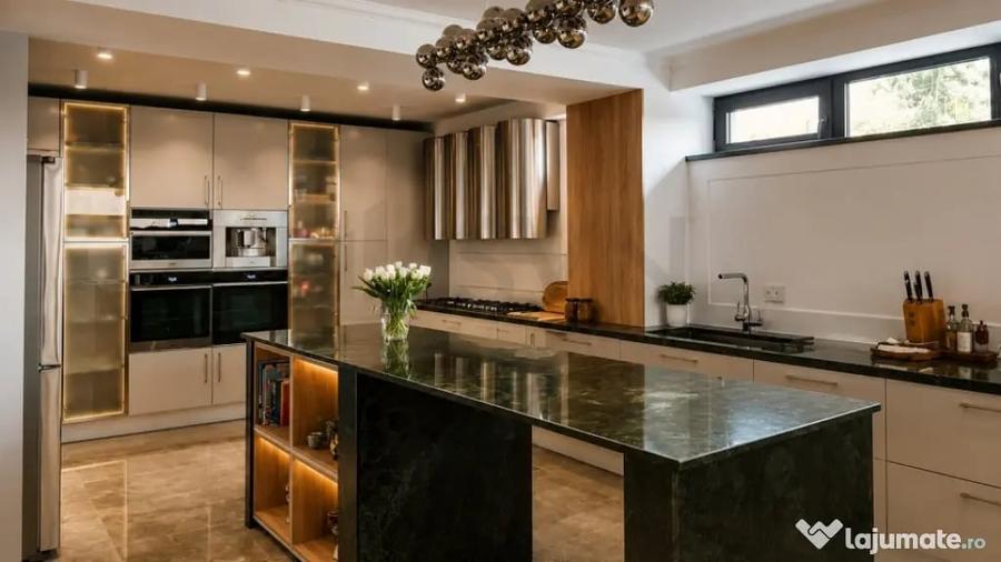 Casă cu 7 camere cu Teren 450 Mp în 1 Mai