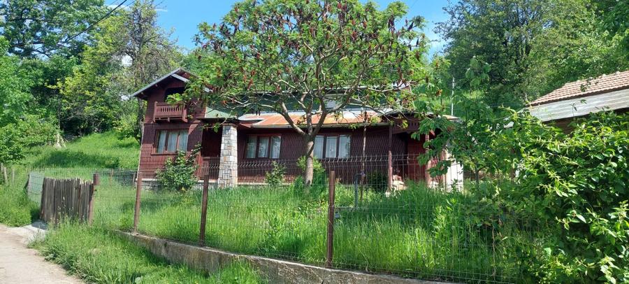 Casă individuală cu 2 camere cu Teren 1745 Mp în Comarnic