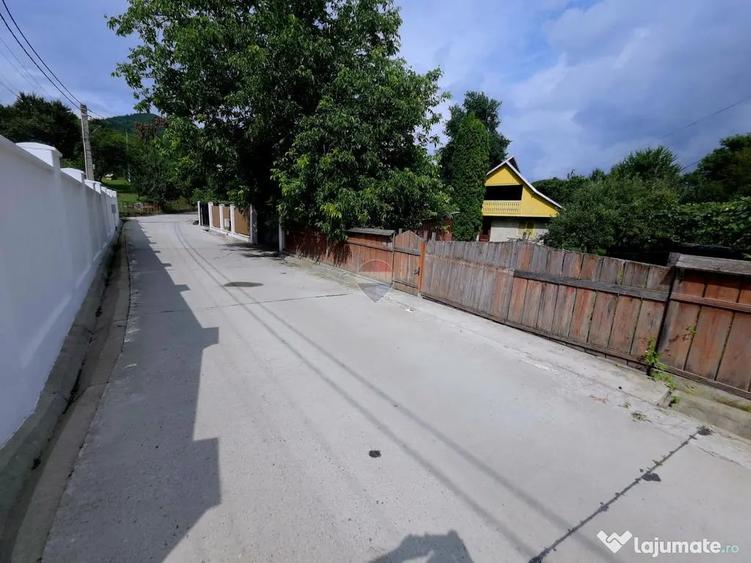 Casă cu 3 camere cu Teren 803 Mp în Bistrița